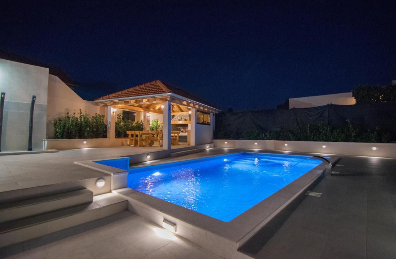 Villa Milena With Heated Pool And Jacuzzi Kostanje Extérieur photo