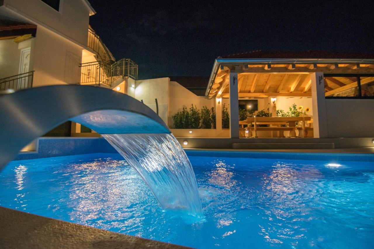 Villa Milena With Heated Pool And Jacuzzi Kostanje Extérieur photo